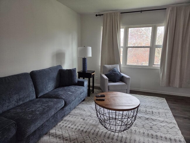 Building Photo - 3046 S Moreland Blvd