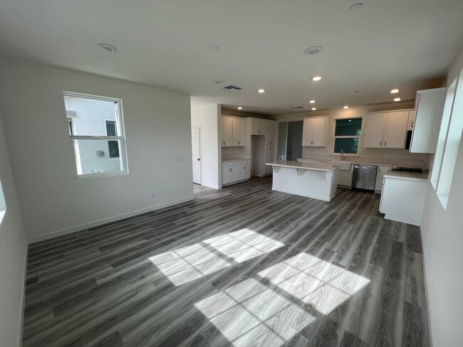 Building Photo - Single Family Natomas