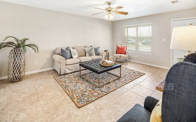 Building Photo - 9902 Risky's Ranch Dr