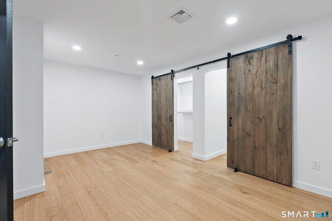 Building Photo - 179 Butternut St