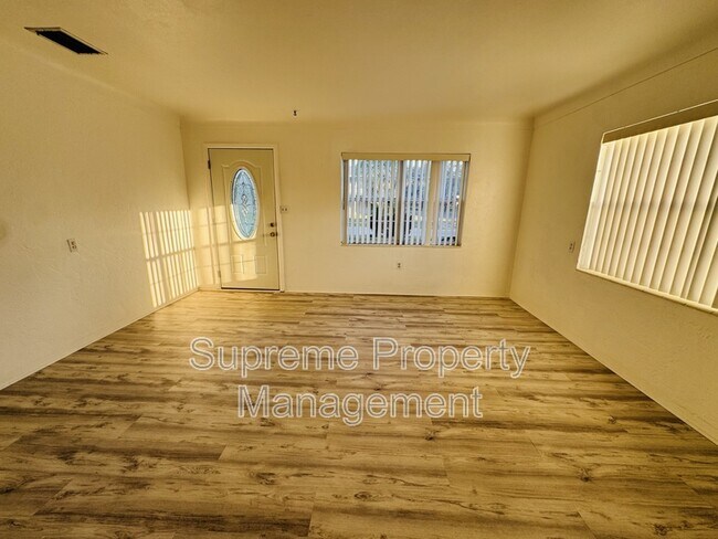 Building Photo - 1300 13th Ave S