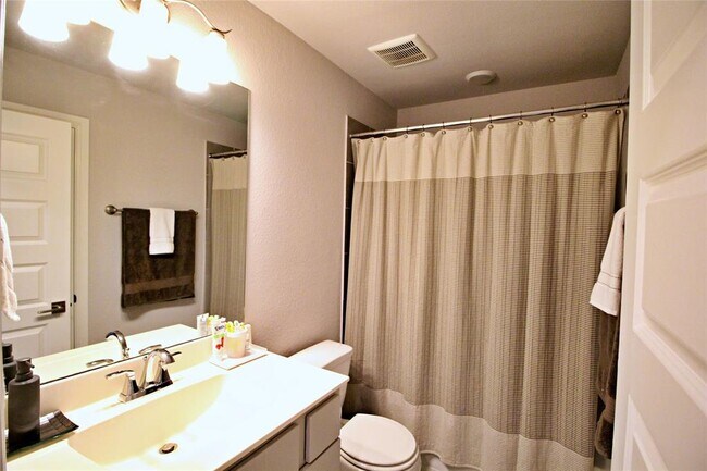 Building Photo - 8143 Bellwick Bay Ct