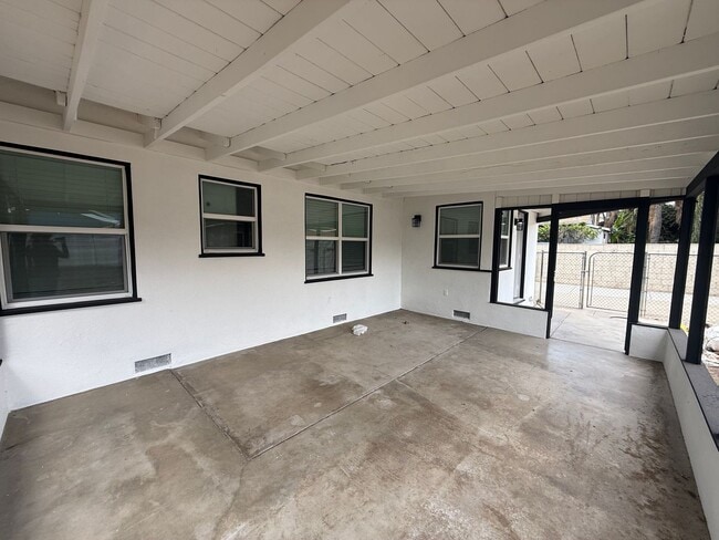 Building Photo - Newly remodeled 3 bedroom 2 bath