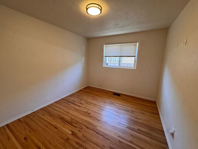 Building Photo - Beautiful 3 bedroom 2 bath home.