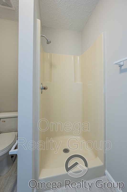 Building Photo - 8508 English Oak Loop