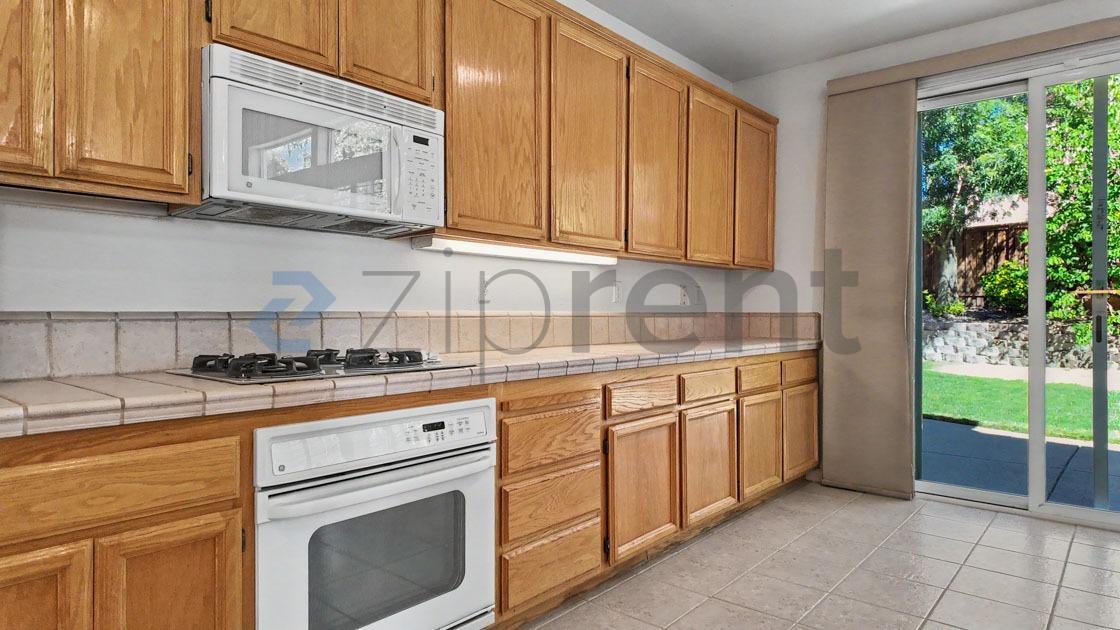 Building Photo - Unit