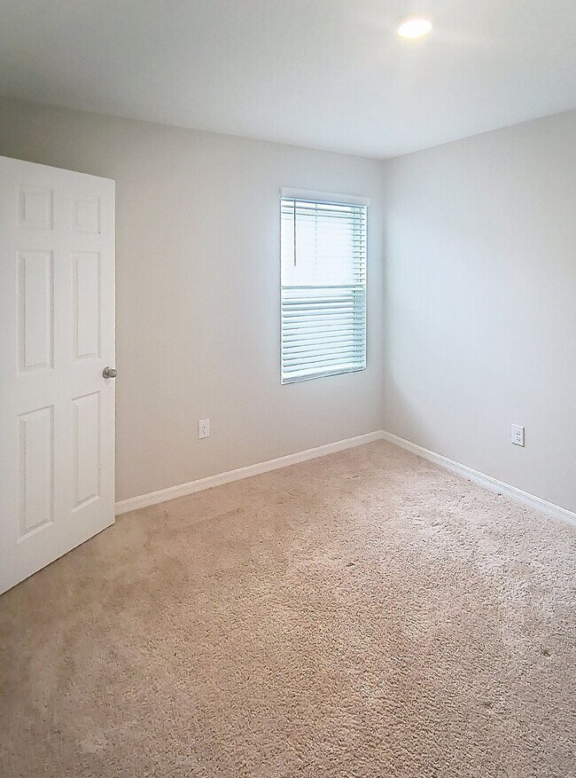 Building Photo - 12937 Camarillo Pl