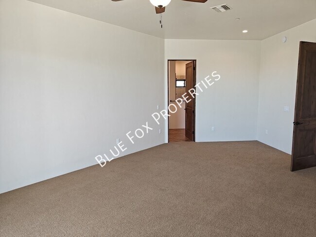 Building Photo - 13037 N Red Quail Pl