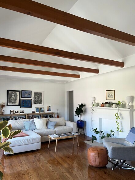 LIVING ROOM - 1413 S Beverly Glen Blvd