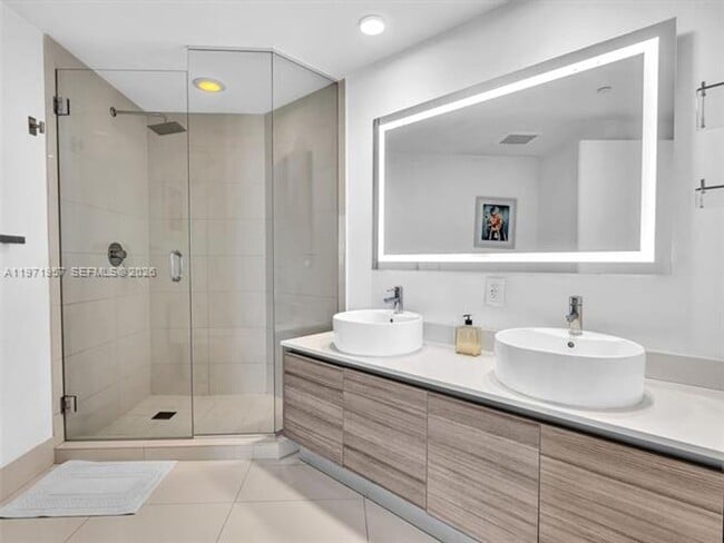 Building Photo - 121 NE 34th St