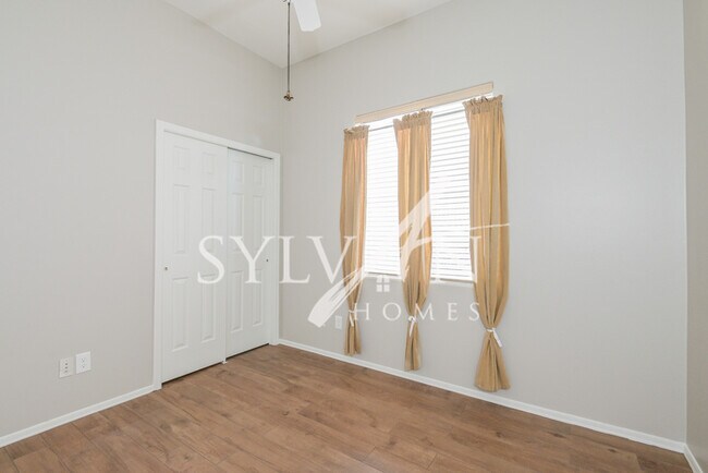 Building Photo - The living is easy in this 3 BR, 2 BA