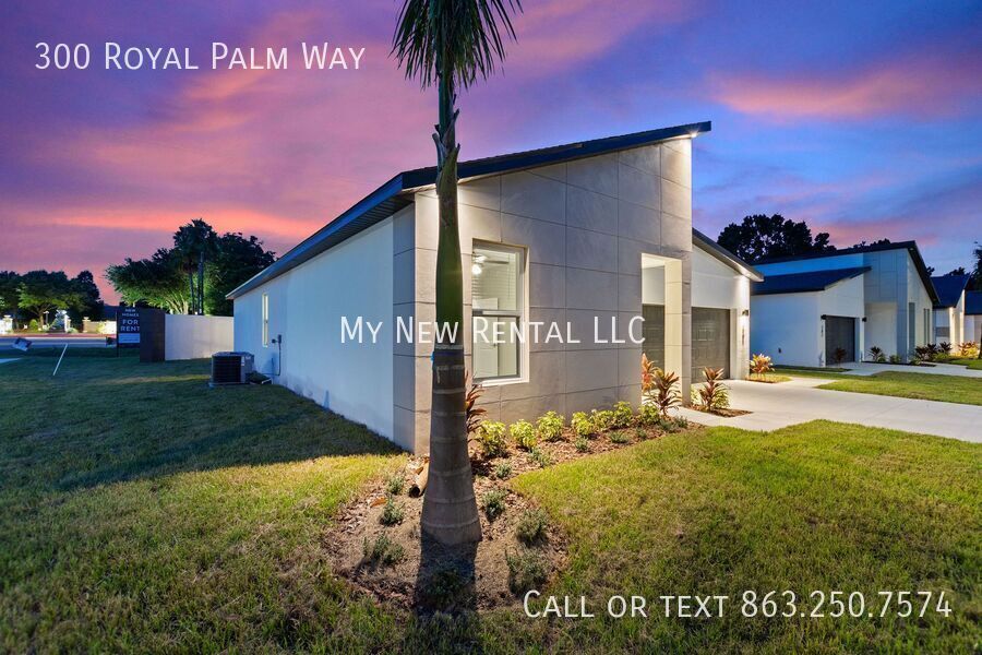 Building Photo - 300 Royal Palm Wy
