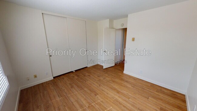 Building Photo - 4476 33rd Pl