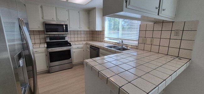Building Photo - 5023 Oakbrook Cir