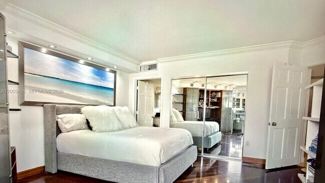 Building Photo - 16500 Collins Ave