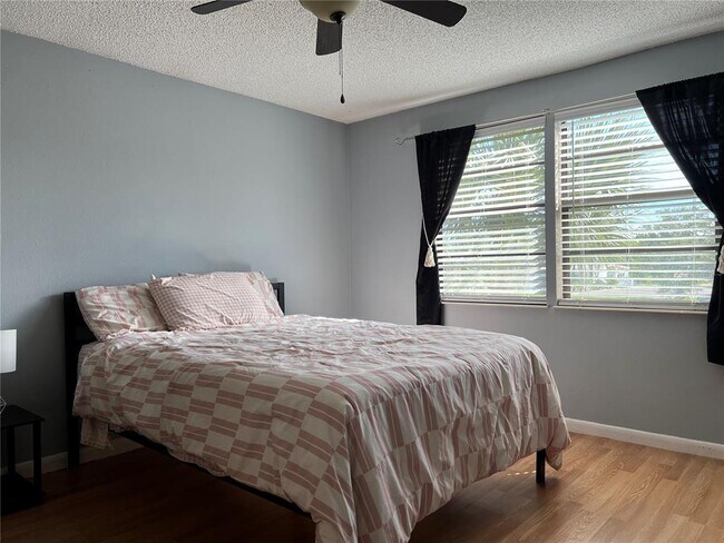 Building Photo - 5026 Water Oak Dr