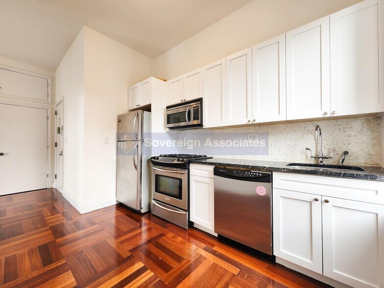 Building Photo - 607 W 137th St