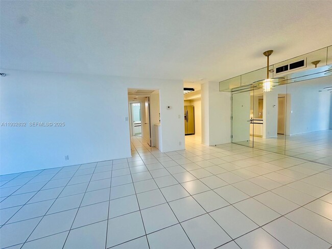 Building Photo - 19101 NE 36th Pl