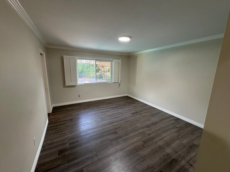 Building Photo - 8216 Glade Ave