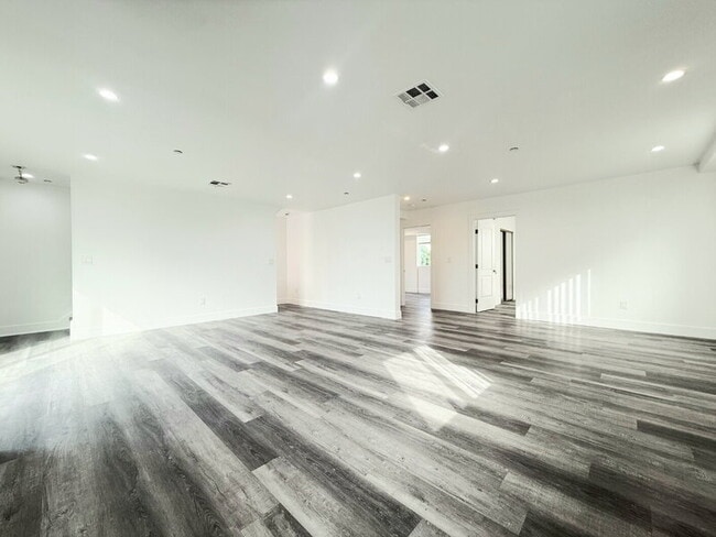 Building Photo - 2853 Cincinnati St