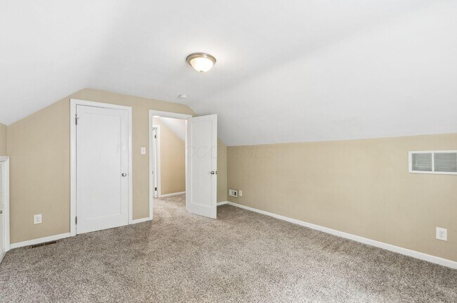 Building Photo - 557 E Royal Forest Blvd
