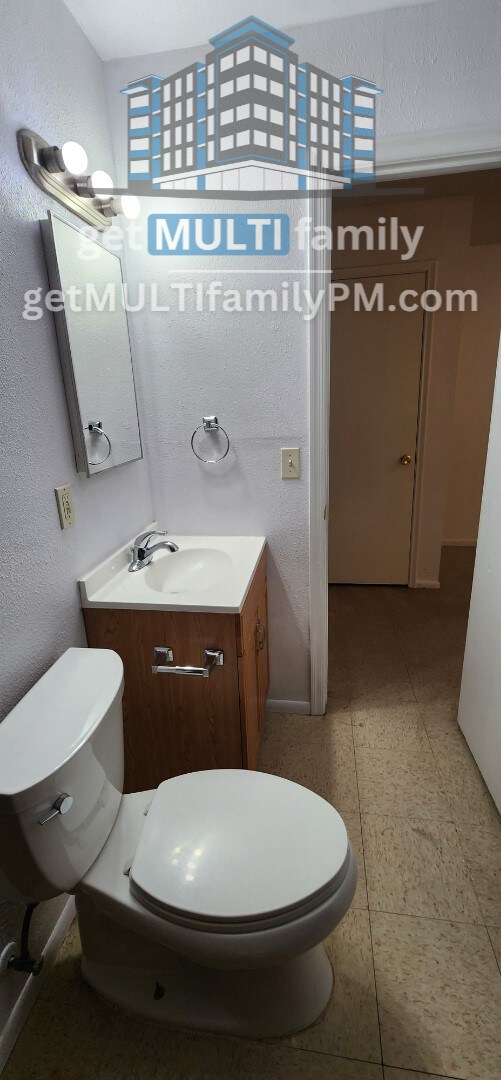 Building Photo - 10044 N 18th Ave