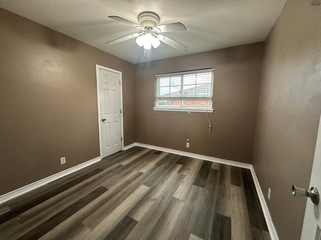 Building Photo - 5123 Ridgecrest Dr