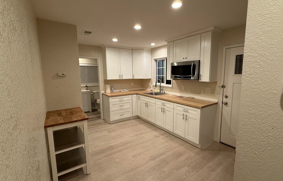 Building Photo - 2940 Candido Dr