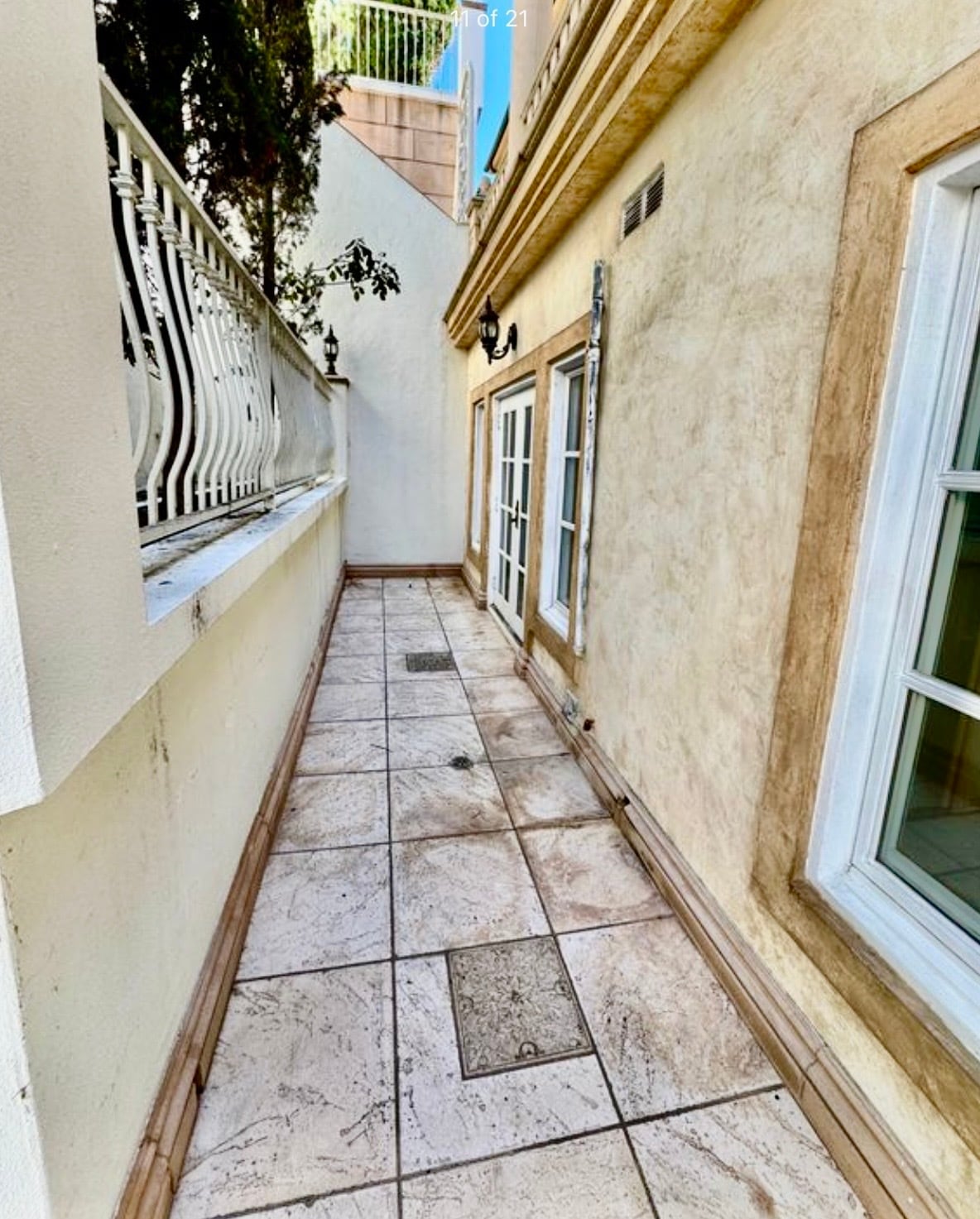 Building Photo - 2618 N Vermont Ave