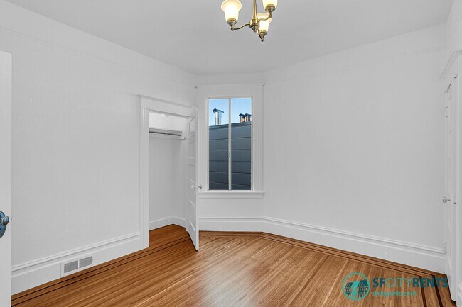 Building Photo - Cole Valley: Top Floor Edwardian Flat w/ F...