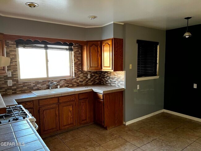 Building Photo - 112 De Leon Dr