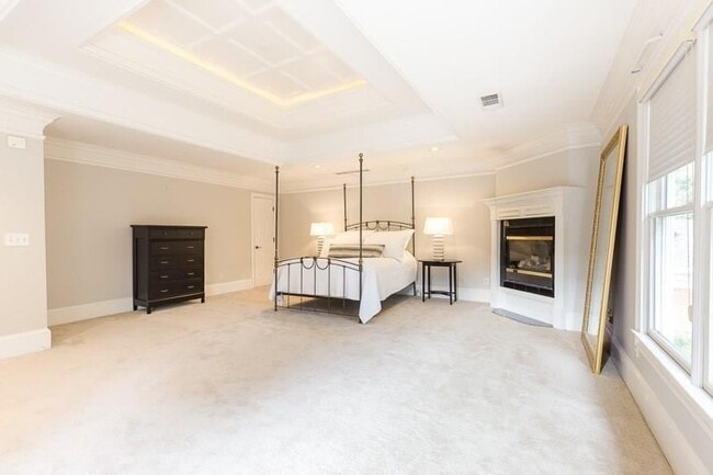 Building Photo - 1106 McLynn Ave NE