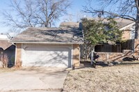 Building Photo - 3915/3917 E 60th Pl Duplex