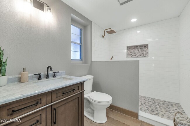 Building Photo - 17227 N Country Club Dr