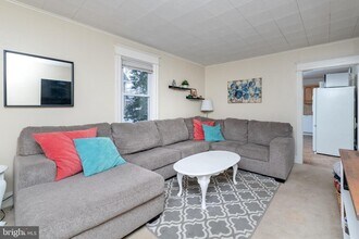 Building Photo - 10 E Linden Ave