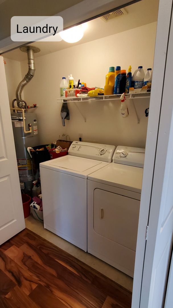 Building Photo - Charming 3 Bed, 2 Bath House with 2 Car Garage, Fenced Backyard and Central AC!