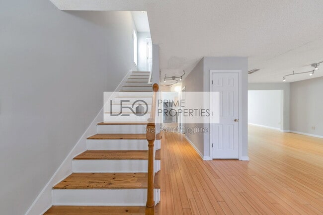 Building Photo - 1072 Victory Dr SW