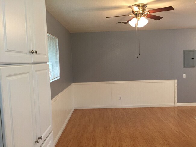 Building Photo - 22924 Clover Spring Pl
