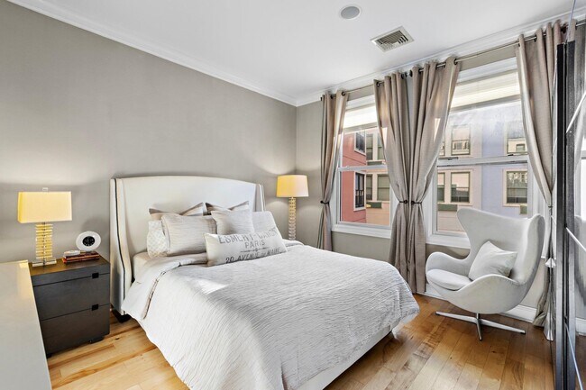 Building Photo - 277 Grand St