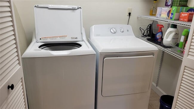 Building Photo - 1526 Georgetowne Ln