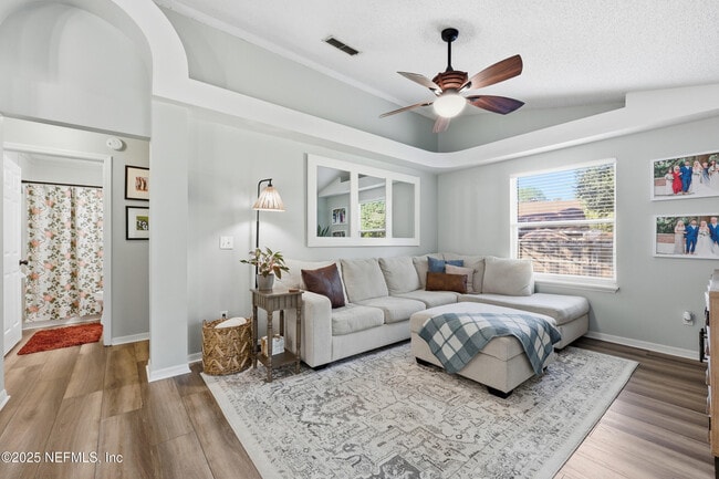 Building Photo - 2143 Lady Di Ln