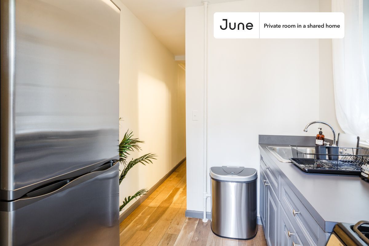 Building Photo - Room in Shared 3 bed/1 bath home in Hell's Kitchen