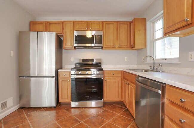 Building Photo - 205 Halladay St