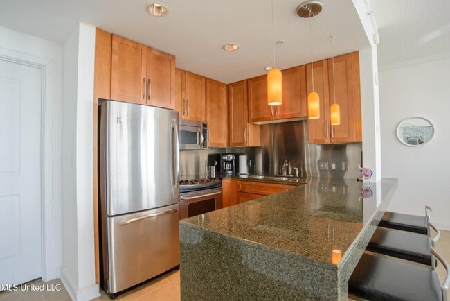 Building Photo - 2060 Beach Blvd
