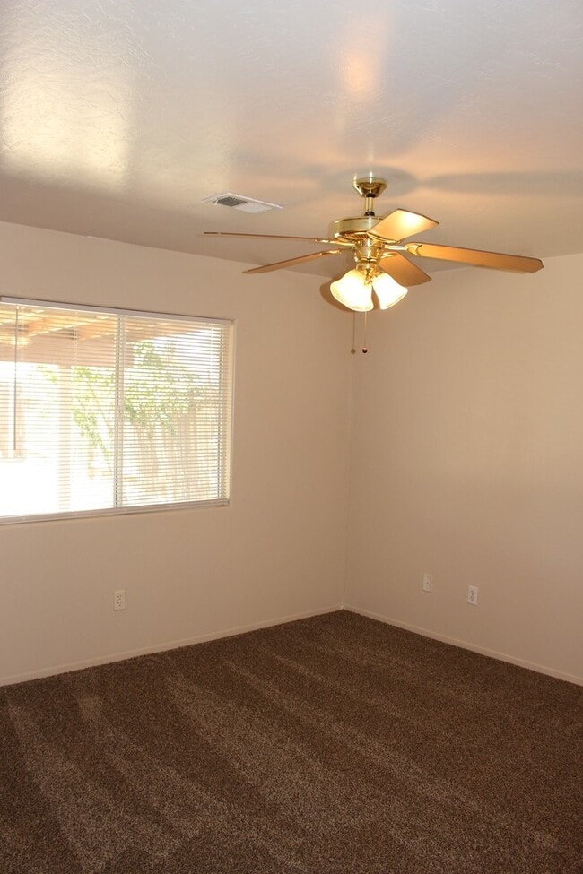 Building Photo - 1327 Clipper Hills Dr