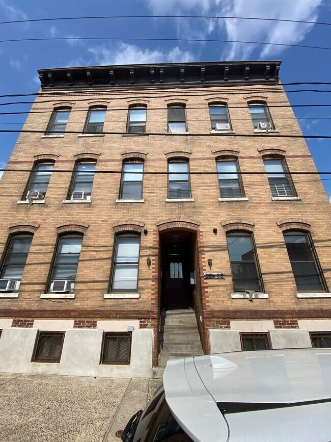Building Photo - 63-65 W 21st St