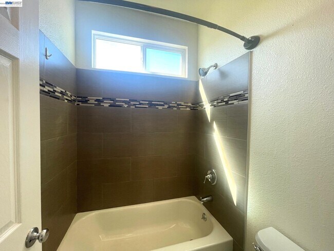 Building Photo - 1669 Marina Way