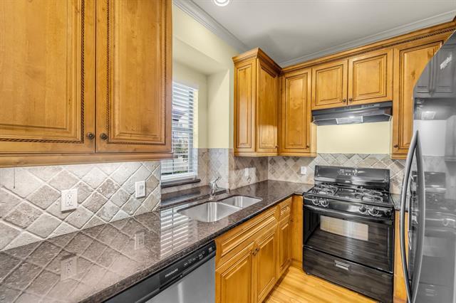 Building Photo - 2203 N Carroll Ave