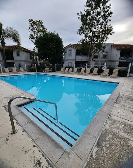 Complex Pool - 10341 Azuaga St