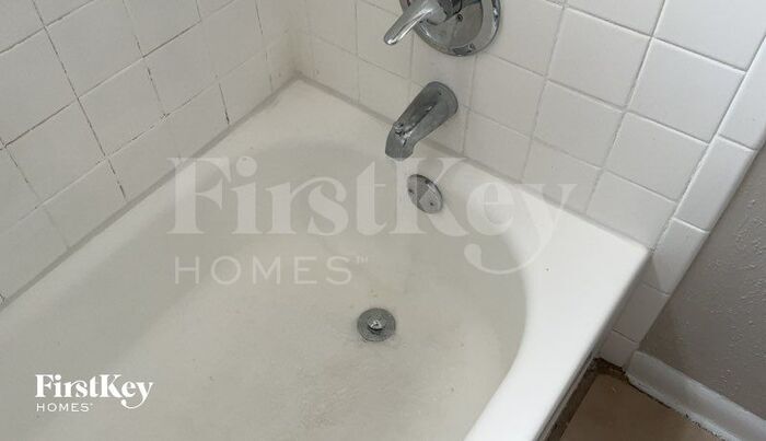 Building Photo - 9331 Forest Hills Dr